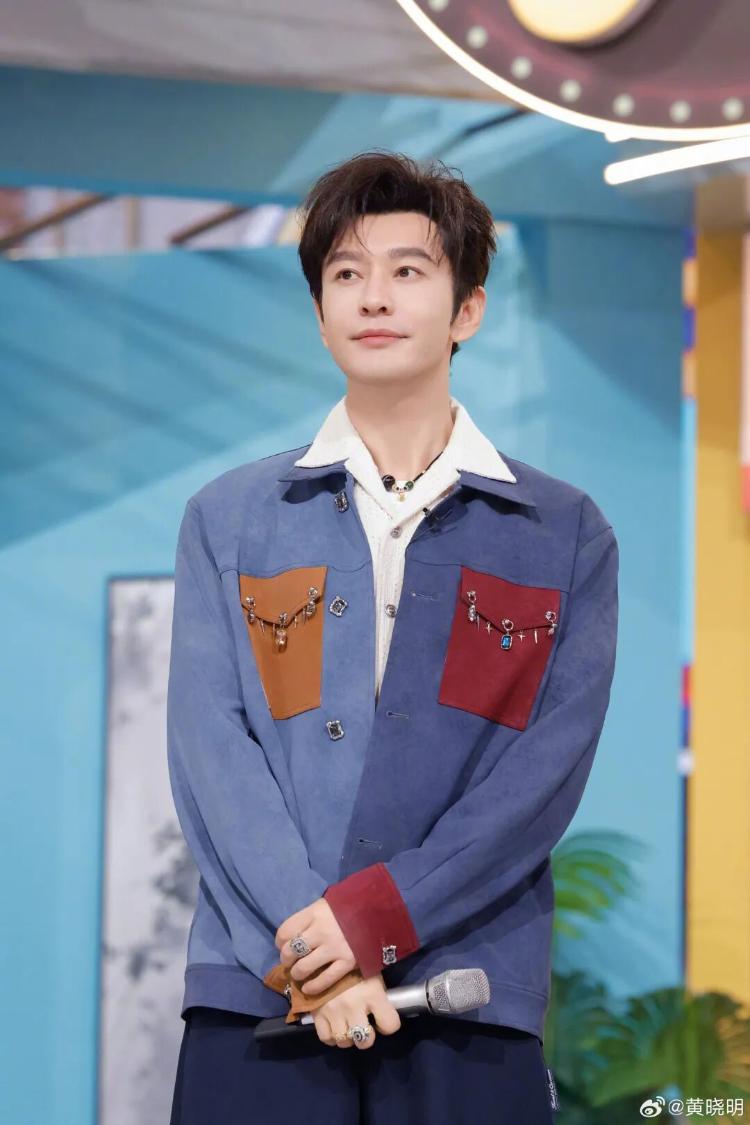 黄晓明自曝春节要回1000条消息：不管是谁，每条都回