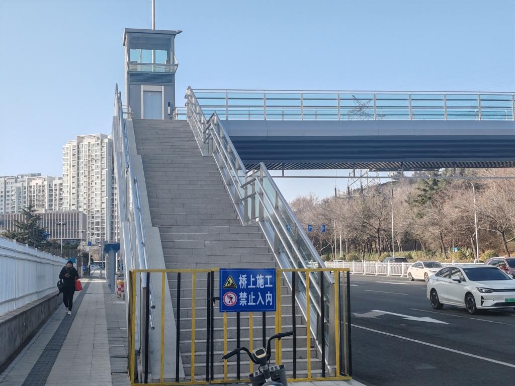 过街天桥启用倒计时-半岛网