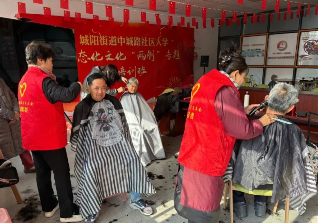 新闻周刊丨家门口的“编外子女”——物业服务居家养老，青岛的破局之路-半岛网