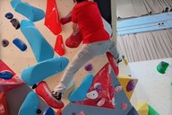 360集团创始人周鸿祎攀岩摔伤，致左膝粉碎性骨折